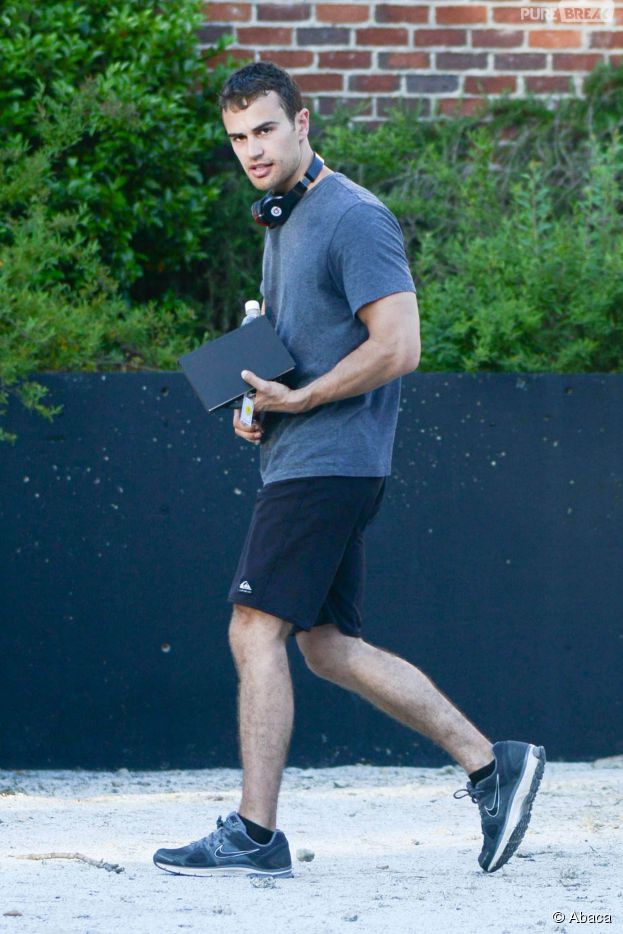 Divergente 2 : Theo James à la salle de gym le 4 juin 2014