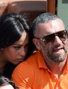 Amel Bent câline dans les tribunes de Roland Garros, le 5 juin 2014