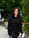 Amel Bent : total look noir dans le quartier VIP de Roland Garros, le 5 juin 2014 à Paris