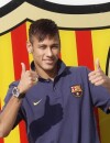  Neymar : la star du FC Barcelone prot&egrave;ge encore une fois un enfant tr&egrave;s curieux de la s&eacute;curit&eacute; d'un stade 