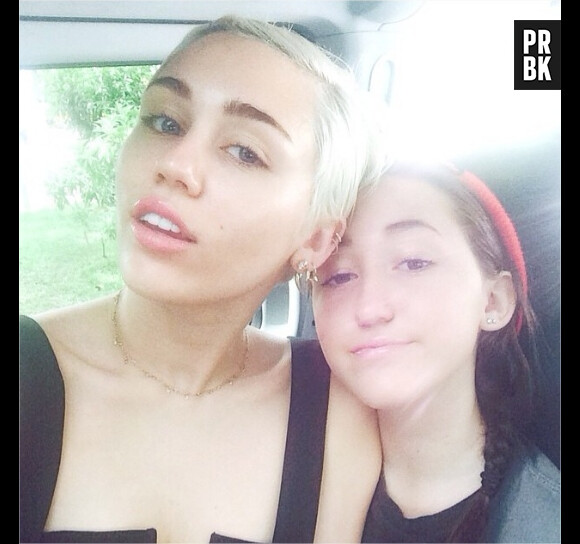 Miley Cyrus et sa soeur Noah posent