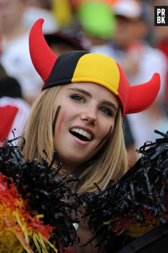Axelle : supportrice sexy du Mondial 2014 pendant Belgique VS Russie