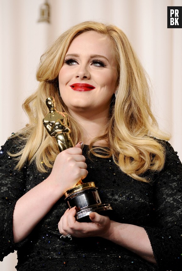 Adele, Oscar à la main grâce à Skyfall, en 2013 à Los Angeles