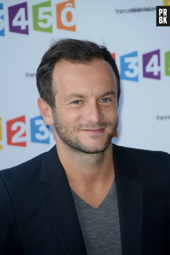 Jérémy Michalak aux commandes de l'émission "Face à la bande" sur France 2 pendant l'été 2014