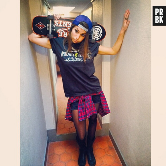 Laury Thilleman pro du skate sur Instagram, le 6 mai 2014