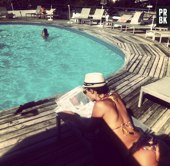Laury Thilleman en mode bronzette sur Instagram le 21 août 2013