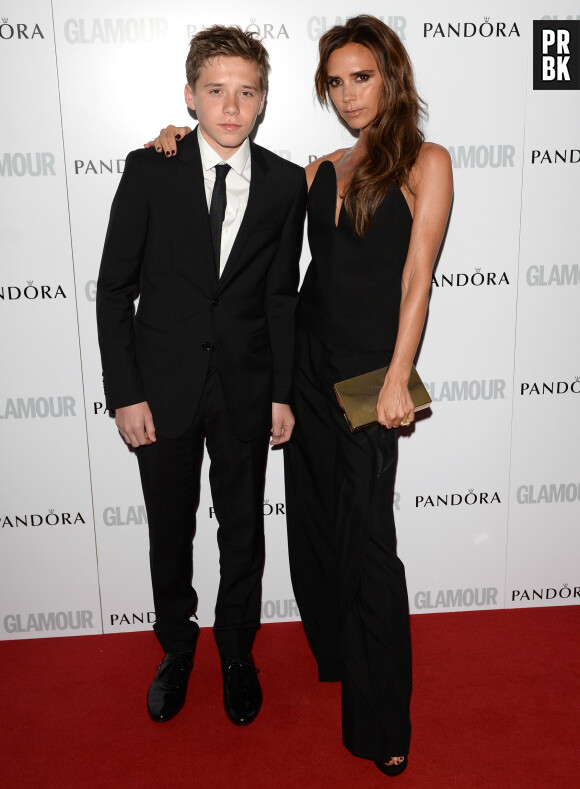 Brooklyn Beckham avec sa mère Victoria Beckham à la soirée Glamour Women of the Year, le 4 juin 2014