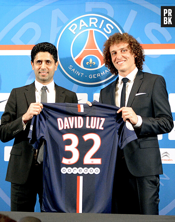 David Luiz et le président du PSG prennent la pose, le 7 août 2014 à Paris