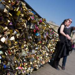 Paris : les cadenas de l'amour remplacés par... des selfies ?