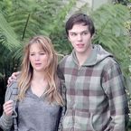 Jennifer Lawrence : Nicholas Hoult remplacé... par Chris Martin ?
