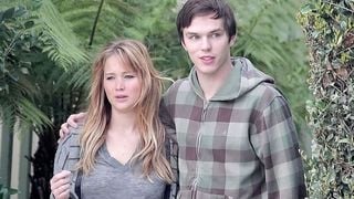 Jennifer Lawrence : Nicholas Hoult remplacé... par Chris Martin ?