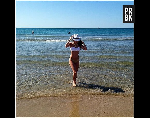 Capucine Anav se dévoile en bikini sexy, le 18 août 2014 sur Instagram