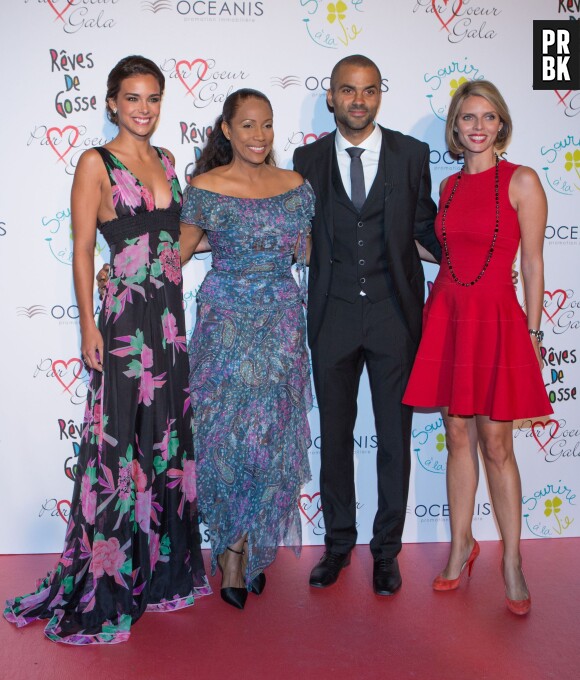 Tony Parker aux côtés de Marine Lorpheline, Christine Kelly et Sylvie Tellier sur le tapis rouge du 9ème gala Par Coeur, le 25 septembre 2014
