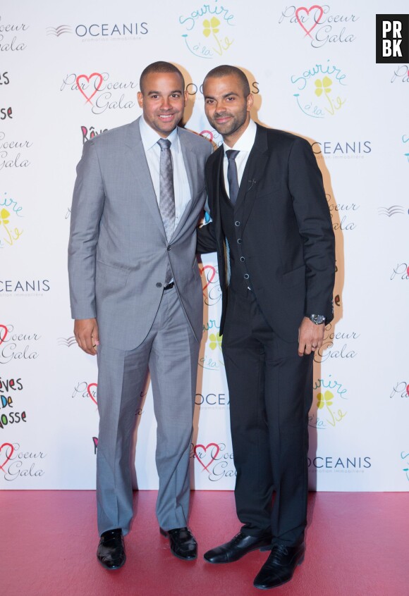 Tony Parker et son frère Pierre au 9ème gala Par Coeur, le 25 septembre 2014