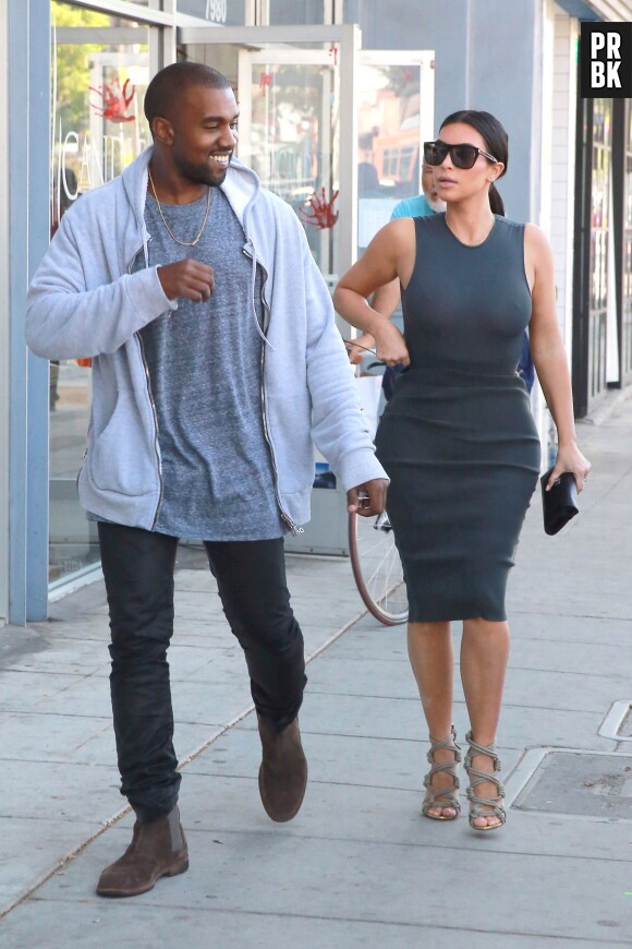 Kim Kardashian sans soutien-gorge à LA