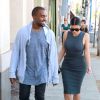 Kim Kardashian oublie son soutif en compagnie de Kanye West
