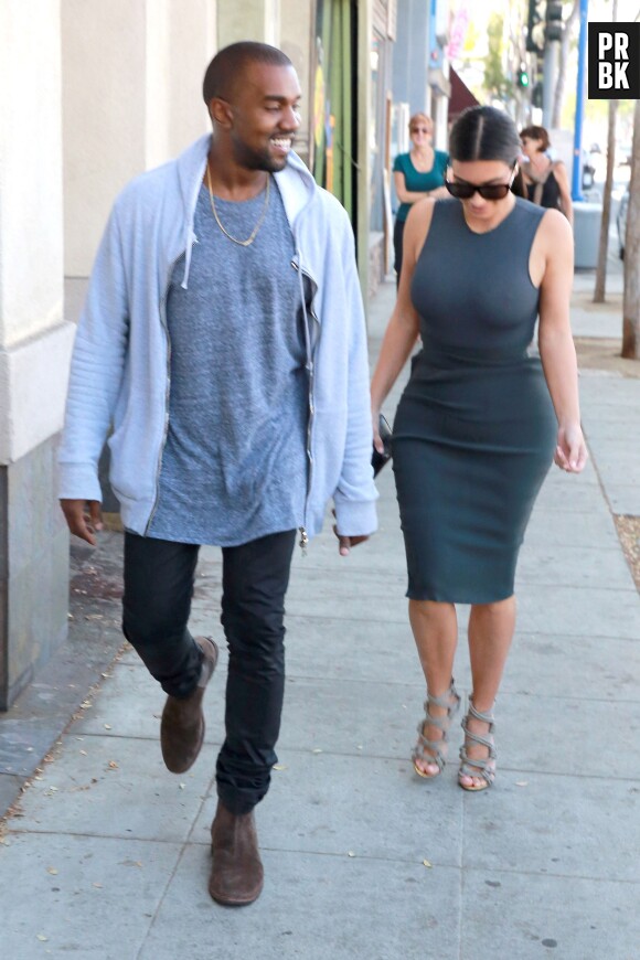Kim Kardashian oublie son soutif en compagnie de Kanye West