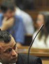  Oscar Pistorius dans le box des accus&eacute;s lors de son proc&egrave;s pour meurtre, le 6 mars 2014, &agrave; Pretoria. 