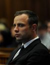  Oscar Pistorius dans le box des accus&eacute;s lors de son proc&egrave;s pour meurtre, le 6 mars 2014, &agrave; Pretoria. 