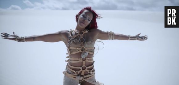Shy'm dans le clip de La malice
