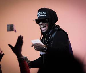 Swagg Man fait pleuvoir les billets à la cérémonie des Trace Urban Music Awards 2014, le 22 octobre au Casino de Paris