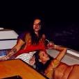 Rihanna : bikini et alcool entre amis
