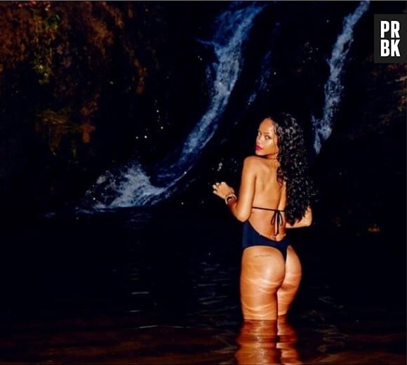 Rihanna en string maillot de bain sur Instagram