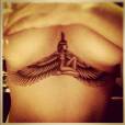 Rihanna topless : son célèbre tatouage sous ses seins
