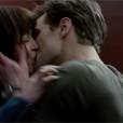  Fifty Shades of Grey : baiser passionné pour Jamie Dornan et Dakota Johnson 