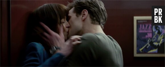 Fifty Shades of Grey : baiser passionné pour Jamie Dornan et Dakota Johnson