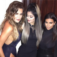 Khloe Kardashian + exhib que Kim : seins et ficelle de string apparents