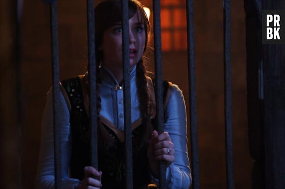 Once Upon a Time saison 4, épisode 8 : Elizabeth Lail (Anna) sur une photo