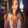 Irina Shayk, décolleté sexy sur Instagram