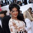  Ayem Nour : dentelle et transparence sur le tapis rouge du festival de Cannes, le 16 mai 2014 