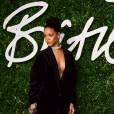 Rihanna sexy et sans soutif' aux British Fashion Awards 2014, le 1er décembre 2014 à Londres