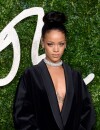 Rihanna nue sous sa veste aux British Fashion Awards 2014, le 1er décembre 2014 à Londres