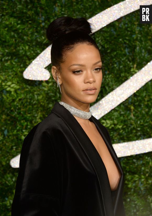 Rihanna sexy et sans soutif' aux British Fashion Awards 2014, le 1er décembre 2014 à Londres