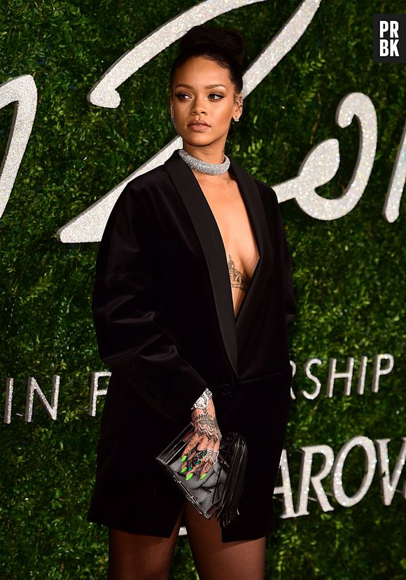 Rihanna sexy et sans soutif' aux British Fashion Awards 2014, le 1er décembre 2014 à Londres