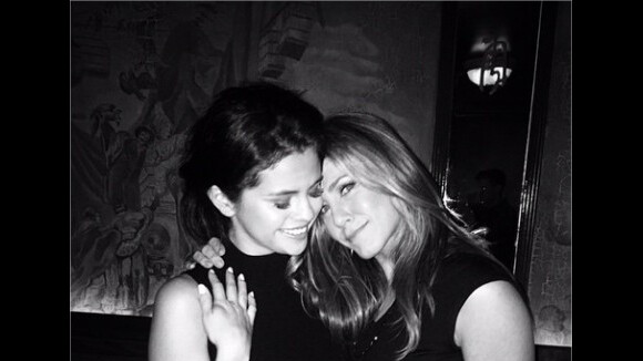 Selena Gomez en mode fan-girl avec Jennifer Aniston