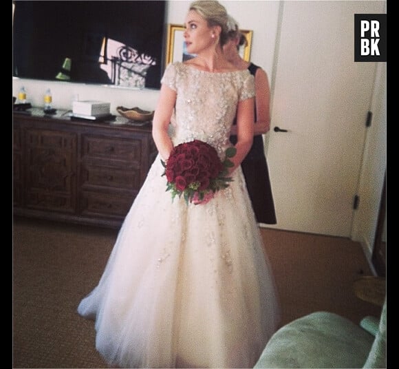Leah Pipes en robe de mariée sur Instagram