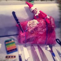Les elfes du Père Noël se lâchent : coke et wrecking ball pour le réveillon !