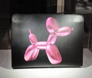 Le sac Jeff Koons pour H&amp;M dévoilé le 9 décembre 2014 au Centre Pompidou