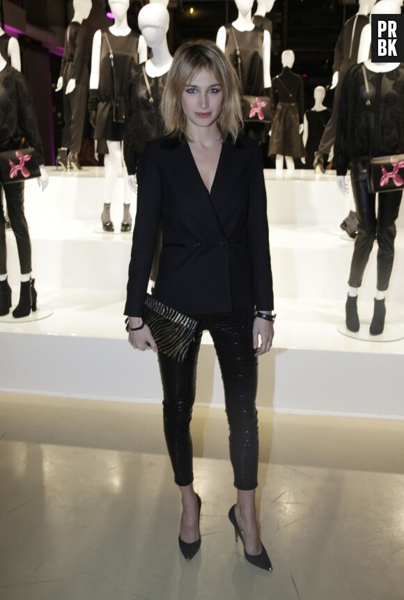 Pauline Lefèvre sexy à la soirée Jeff Koons pour H&M, le 9 décembre 2014 au Centre Pompidou