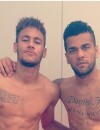  Neymar : torse tatou&eacute; au c&ocirc;t&eacute; de Dani Alves 