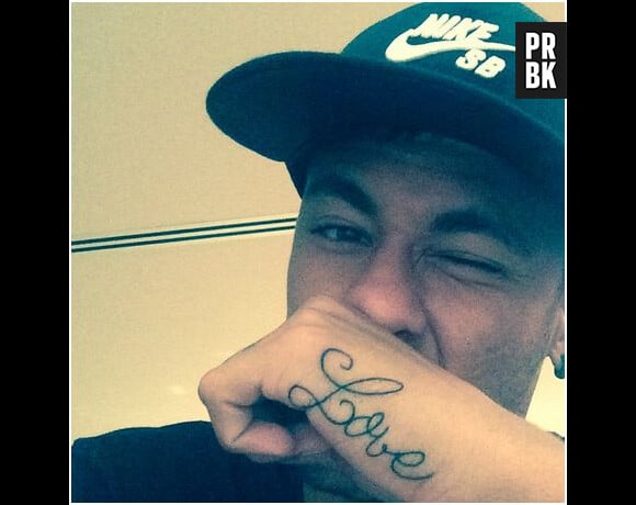 Neymar : tatouage sur la main pour la star du FC Barcelone