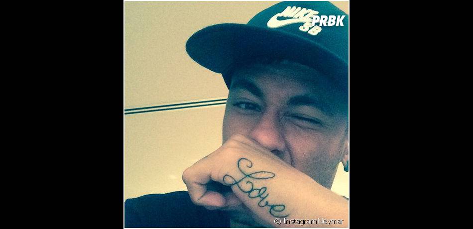 neymar : tatouage sur la main pour la star du fc barcelone - purebreak