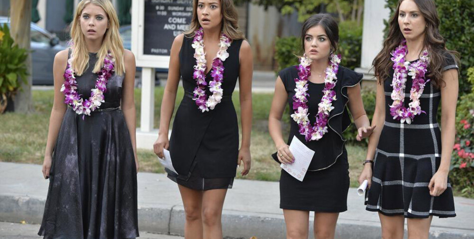 Pretty Little Liars saison 5, épisode 14 : Ashley Benson, Shay Mitchell, Troian Bellisario et Lucy Hale sur une photo
