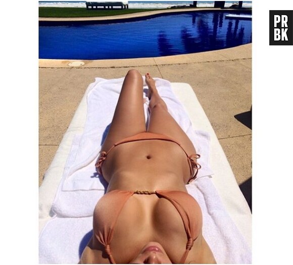 Kim Kardashian exhibe ses seins en bikini sur Instagram