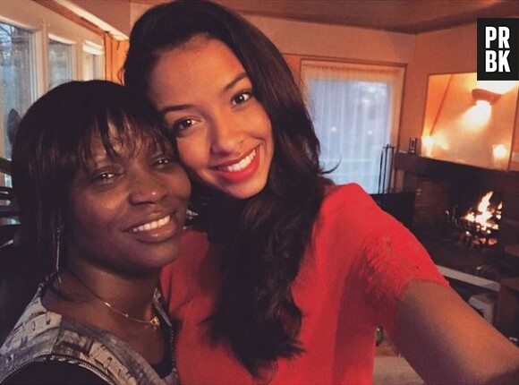 Flora Coquerel - ici avec sa maman - souhaite un Joyeux Noël à ses fans sur Instagram, le 25 décembre 2014