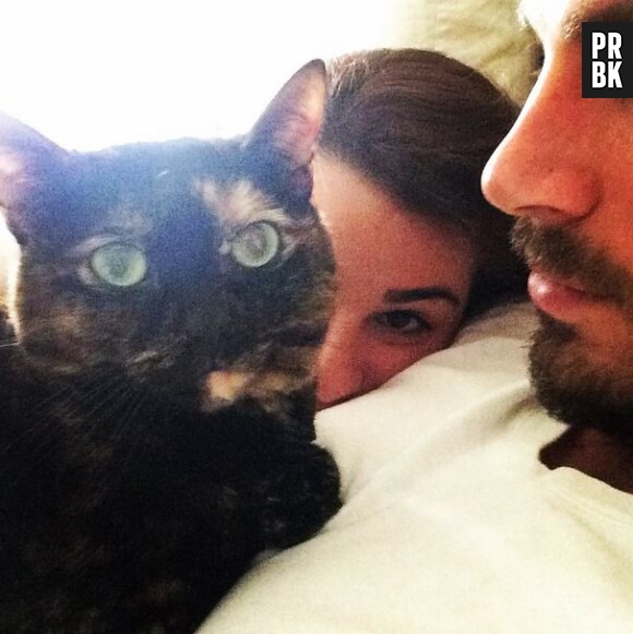 Lea Michele, son petit-ami et son chat souhaitent un joyeux noël à ses fans sur Instagram, le 25 décembre 2014